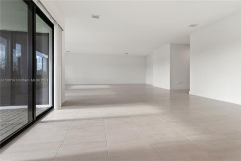 House in Davie, Florida 4 bedrooms, 384.71 sq.m. № 1119613 - photo 14