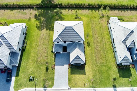 House in Davie, Florida 4 bedrooms, 384.71 sq.m. № 1119613 - photo 3