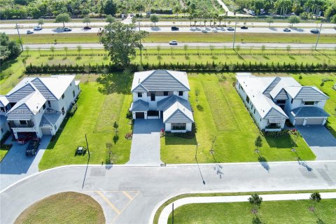 House in Davie, Florida 4 bedrooms, 384.71 sq.m. № 1119613 - photo 2