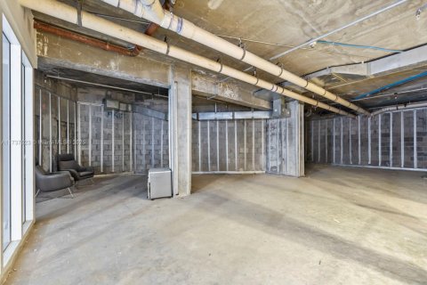 Commercial property in Miami, Florida № 1960906 - photo 1