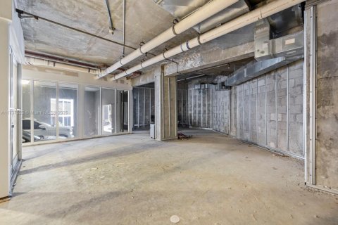Commercial property in Miami, Florida № 1960906 - photo 5