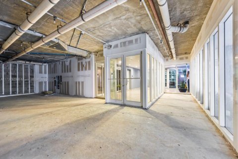 Commercial property in Miami, Florida № 1960906 - photo 2