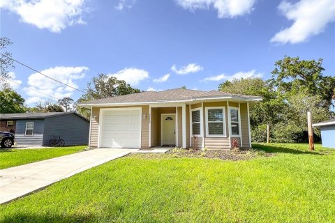 House in Newberry, Florida 3 bedrooms, 124.77 sq.m. № 2393560 - photo 2