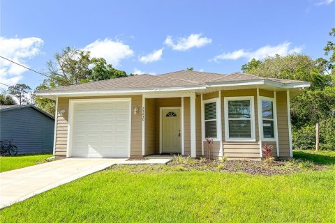 House in Newberry, Florida 3 bedrooms, 124.77 sq.m. № 2393560