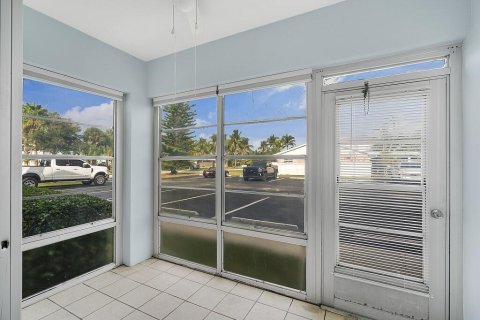 Copropriété à louer à Vero Beach, Floride: 2 chambres, 92.9 m2 № 1154457 - photo 1