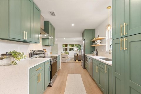 Casa en venta en Saint Petersburg, Florida, 4 dormitorios, 141.77 m2 № 2386665 - foto 2