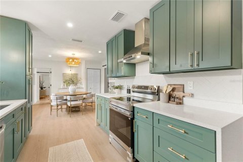 Casa en venta en Saint Petersburg, Florida, 4 dormitorios, 141.77 m2 № 2386665 - foto 4