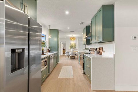 Casa en venta en Saint Petersburg, Florida, 4 dormitorios, 141.77 m2 № 2386665 - foto 5