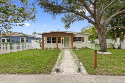Casa en Saint Petersburg, Florida 4 dormitorios, 141.77 m2 № 2386665