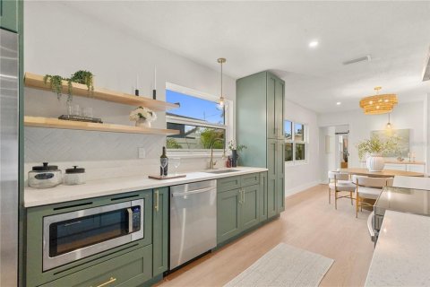 Casa en venta en Saint Petersburg, Florida, 4 dormitorios, 141.77 m2 № 2386665 - foto 3