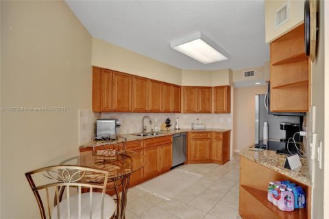 Condo in Aventura, Florida, 2 bedrooms  № 1290857 - photo 13