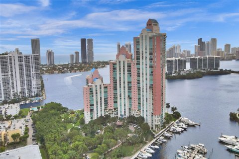 Condo in Aventura, Florida, 2 bedrooms  № 1290857 - photo 28