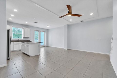Townhouse in Apopka, Florida 3 bedrooms, 153.29 sq.m. № 1661740 - photo 6