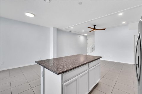 Townhouse in Apopka, Florida 3 bedrooms, 153.29 sq.m. № 1661740 - photo 12