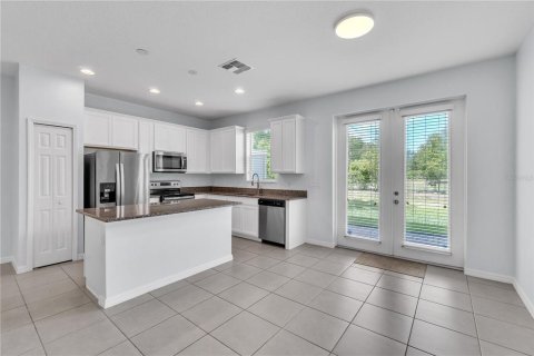 Townhouse in Apopka, Florida 3 bedrooms, 153.29 sq.m. № 1661740 - photo 3