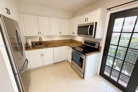 Adosado en venta en Coral Gables, Florida, 2 dormitorios, 97.55 m2 № 1999992 - foto 4
