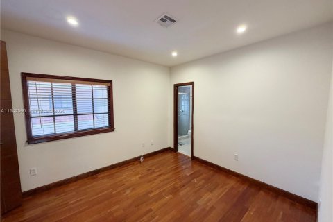 Adosado en venta en Coral Gables, Florida, 2 dormitorios, 97.55 m2 № 1999992 - foto 7