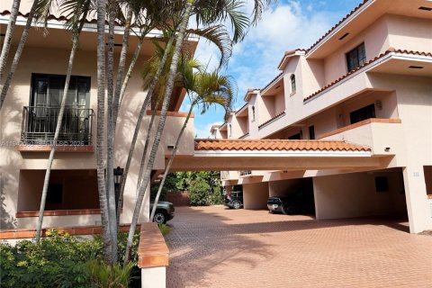 Adosado en Coral Gables, Florida 2 dormitorios, 97.55 m2 № 1999992