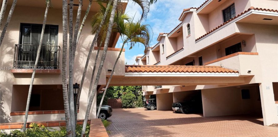 Adosado en Coral Gables, Florida 2 dormitorios, 97.55 m2 № 1999992