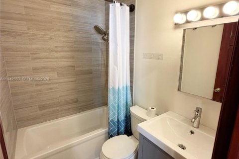 Adosado en venta en Coral Gables, Florida, 2 dormitorios, 97.55 m2 № 1999992 - foto 11