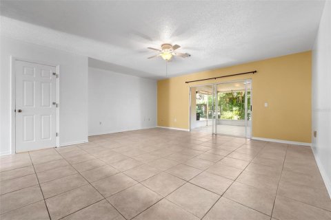 Touwnhouse à vendre à Winter Haven, Floride: 2 chambres, 119.01 m2 № 1540567 - photo 12