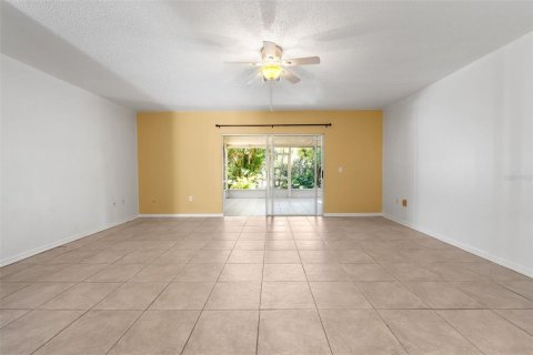 Touwnhouse à vendre à Winter Haven, Floride: 2 chambres, 119.01 m2 № 1540567 - photo 11
