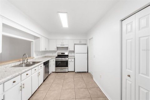 Touwnhouse à vendre à Winter Haven, Floride: 2 chambres, 119.01 m2 № 1540567 - photo 6