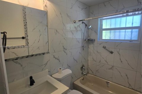 Villa ou maison à louer à Miami, Floride: 2 chambres, 77.48 m2 № 2057280 - photo 5