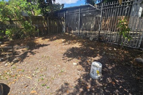 Villa ou maison à louer à Miami, Floride: 2 chambres, 77.48 m2 № 2057280 - photo 19