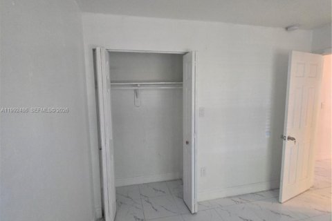 Villa ou maison à louer à Miami, Floride: 2 chambres, 77.48 m2 № 2057280 - photo 4