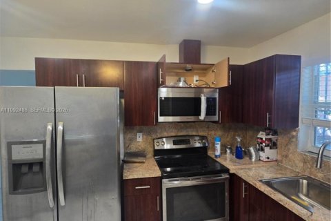 Villa ou maison à louer à Miami, Floride: 2 chambres, 77.48 m2 № 2057280 - photo 6