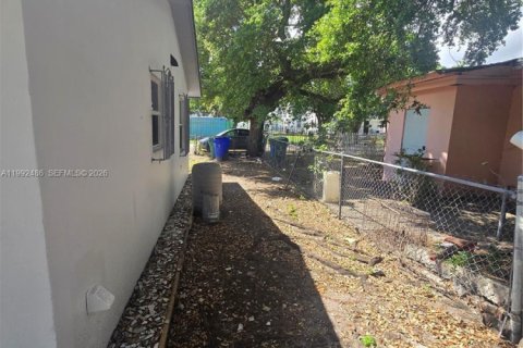 Villa ou maison à louer à Miami, Floride: 2 chambres, 77.48 m2 № 2057280 - photo 18