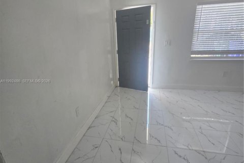 Villa ou maison à louer à Miami, Floride: 2 chambres, 77.48 m2 № 2057280 - photo 14