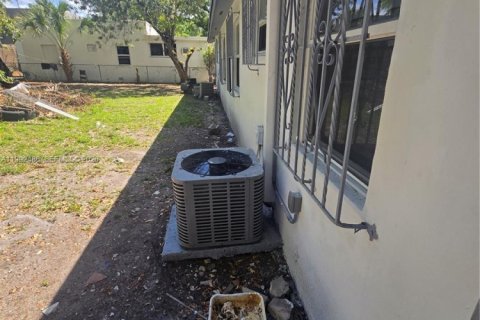 Villa ou maison à louer à Miami, Floride: 2 chambres, 77.48 m2 № 2057280 - photo 16