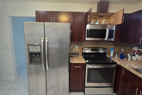 Villa ou maison à louer à Miami, Floride: 2 chambres, 77.48 m2 № 2057280 - photo 12