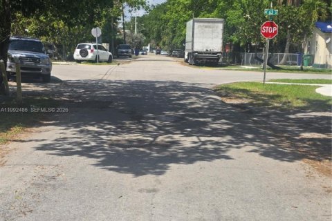 Villa ou maison à louer à Miami, Floride: 2 chambres, 77.48 m2 № 2057280 - photo 2