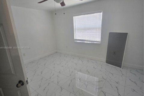 Villa ou maison à louer à Miami, Floride: 2 chambres, 77.48 m2 № 2057280 - photo 9