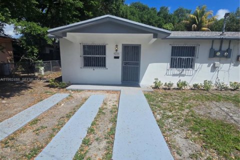 Villa ou maison à louer à Miami, Floride: 2 chambres, 77.48 m2 № 2057280 - photo 15