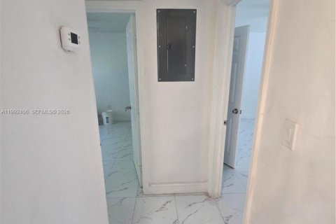 Villa ou maison à louer à Miami, Floride: 2 chambres, 77.48 m2 № 2057280 - photo 13