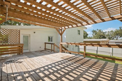 House in Saint Petersburg, Florida 4 bedrooms, 146.79 sq.m. № 1904708 - photo 18