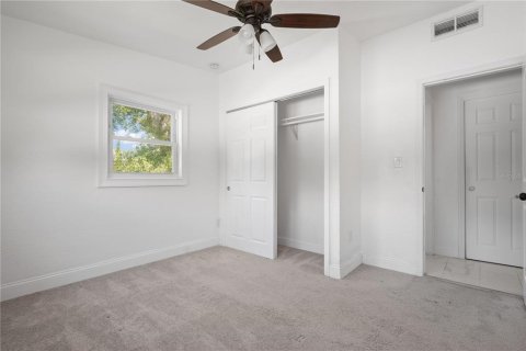House in Saint Petersburg, Florida 4 bedrooms, 146.79 sq.m. № 1904708 - photo 11