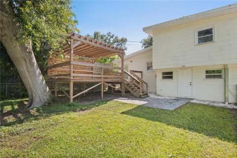 House in Saint Petersburg, Florida 4 bedrooms, 146.79 sq.m. № 1904708 - photo 20
