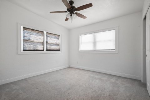 House in Saint Petersburg, Florida 4 bedrooms, 146.79 sq.m. № 1904708 - photo 14