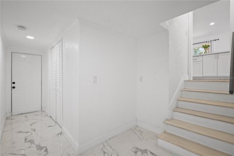 House in Saint Petersburg, Florida 4 bedrooms, 146.79 sq.m. № 1904708 - photo 6