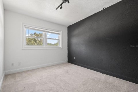 House in Saint Petersburg, Florida 4 bedrooms, 146.79 sq.m. № 1904708 - photo 13