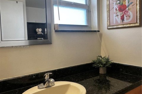 Condo in Hallandale Beach, Florida, 1 bedroom  № 2027553 - photo 26