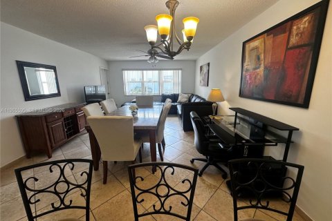 Condo in Hallandale Beach, Florida, 1 bedroom  № 2027553 - photo 17