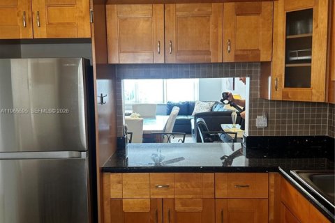Condo in Hallandale Beach, Florida, 1 bedroom  № 2027553 - photo 11