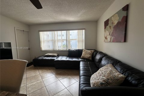 Condo in Hallandale Beach, Florida, 1 bedroom  № 2027553 - photo 6