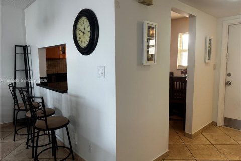 Condo in Hallandale Beach, Florida, 1 bedroom  № 2027553 - photo 13
